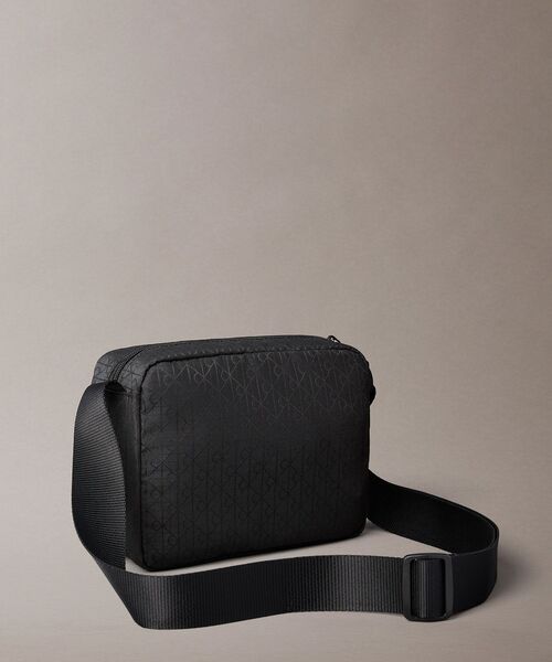 Calvin Klein（カルバン・クライン） ショルダーバッグ クロスボディ