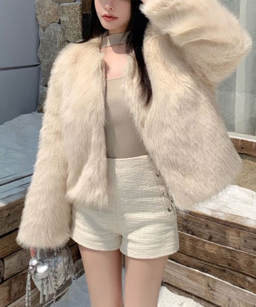 ホワイトファーショートコート ブロックフェイクファーリボン付ショートコート[品番：GS000022535