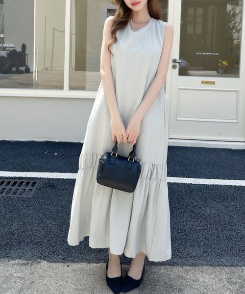 Ada. ワンピース 裾シャーリング ノースリーブロング丈ワンピ