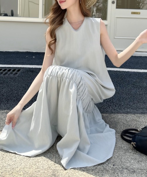 Ada. ワンピース 裾シャーリング ノースリーブロング丈ワンピ