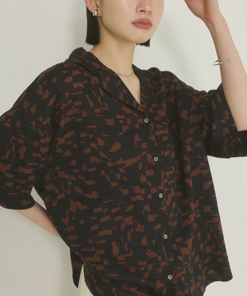 ブラウス シャツ 総柄プリント 半袖シャツ レディース