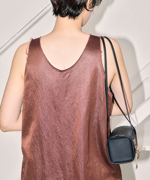 【関税込み】Matteau ワンピース コットンサテンギャザースリーブVネックワンピース|allureville