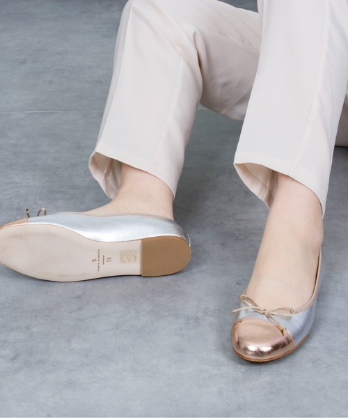 【美品】ファビオルスコーニ エナメル ダブルストラップ パンプス フラット 38 FABIO RUSCONI ファビオルスコーニ - レディース ストラップ付き