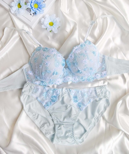 Sanei ブラジャー ショーツセット 「ナチュ盛りで上品なボリューム感