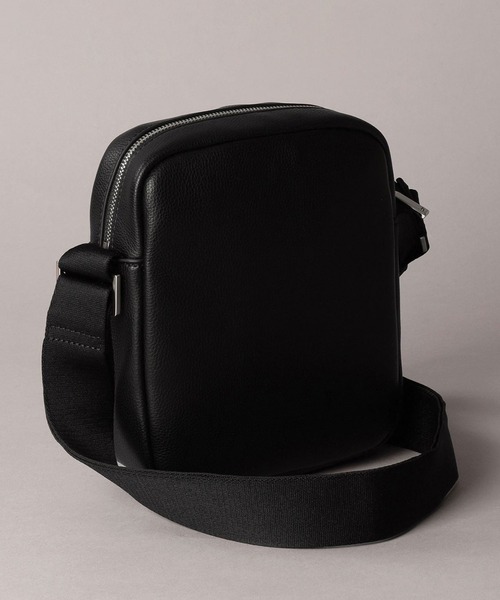 Calvin Klein（カルバン・クライン） ショルダーバッグ レイズリ