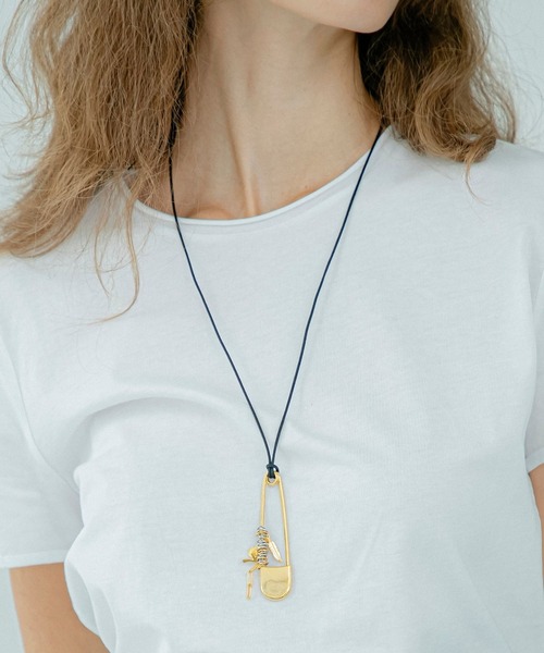 ネックレス LAPUIS(ラピュイ)Coil charm pin necklace レディース