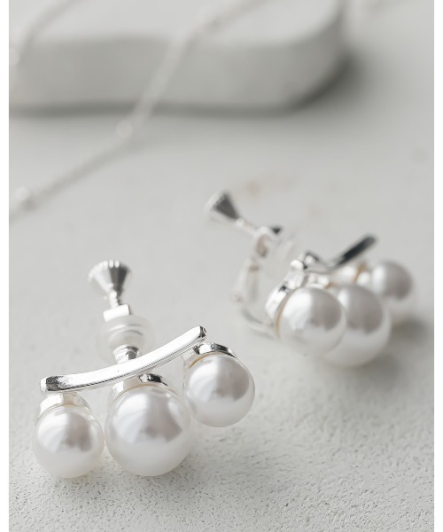 シャンパン色の３連パールイヤリング by Jolie Jewelry イヤリング 3連パールイヤリング レディース : ZOZOTOWN Yahoo