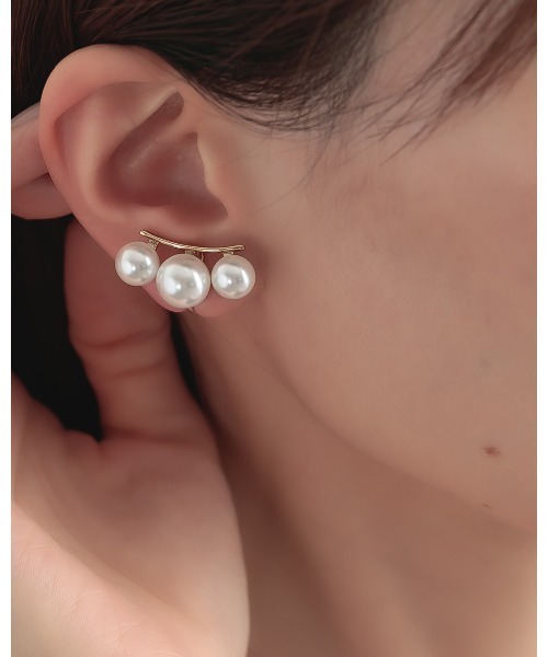 シャンパン色の３連パールイヤリング by Jolie Jewelry イヤリング 3連パールイヤリング レディース : ZOZOTOWN Yahoo