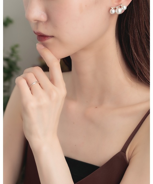 シャンパン色の３連パールイヤリング by Jolie Jewelry イヤリング 3連パールイヤリング レディース : ZOZOTOWN Yahoo