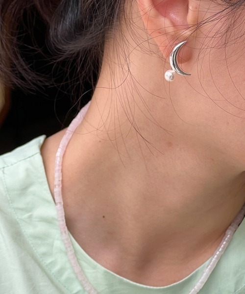 COO+i（クーイ） ピアス 三日月パールピアス 左右非対称 レディース