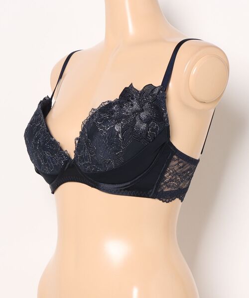 Ravijour 【廃盤品】E65-70 アイボリー色 ☆Ravijour☆廃盤White⭐︎E65-70☆高級LINE☆Tバックセット
