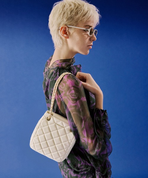 CHARLES&KEITH★アルヴァ キルティング ショルダーバッグ/送料込 CHARLES ＆ KEITH ショルダーバッグ バッグ Alva アルヴァ