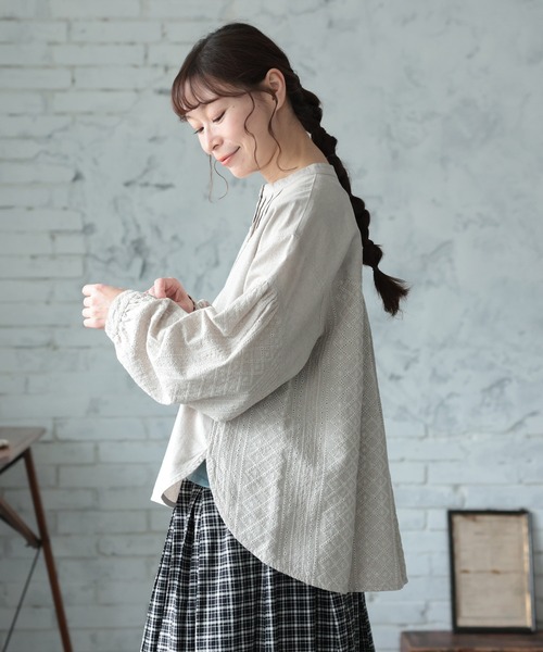 soulberry（ソウルベリー） ブラウス シャツ つづる刺繍ブラウス