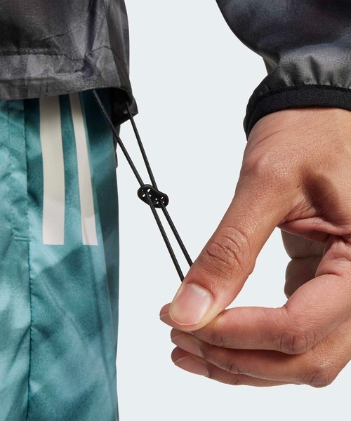adidas（アディダス） コート ジャケット オウン ザ ラン総柄プリント