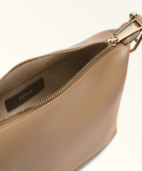 FURLA(フルラ) ショルダーバッグ美品  - ゴールド レザー FURLA（フルラ） ショルダーバッグ バッグ トニー (Furla Tonie