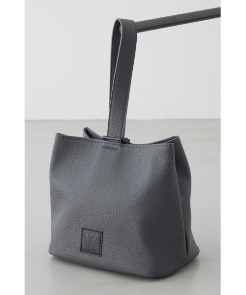 DECI 巾着　レザーリバーシブル　ovy AZUL BY MOUSSY（アズールバイマウジー） ハンドバッグ パッチ合皮巾着