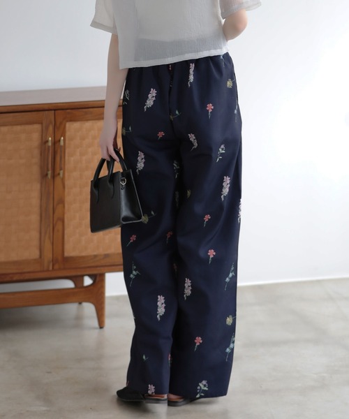 [新品未使用品]TOM&BOY 小花柄パンツ 8y 定価13970円 25SS】TOM＆BOY(トムアンドボーイ)SMALL FLORAL PANTS white×red