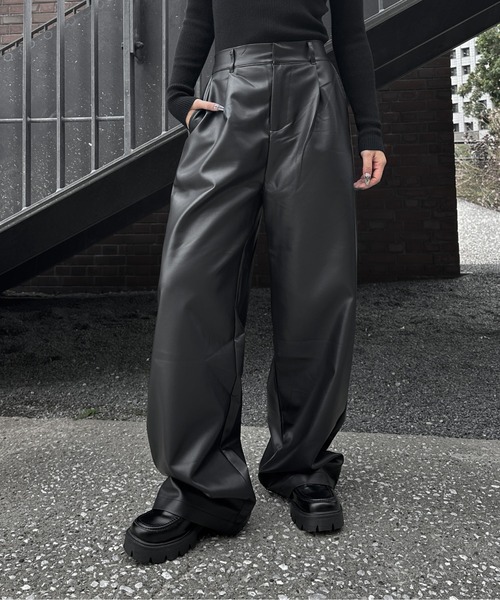 LVEU.（ラブユ） パンツ 「LVEU.」レザータッチストレートパンツ