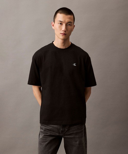 ユニセックス CK ロゴ リラックスフィット Tシャツ　黒色 WEB限定】ユニセックス CK ロゴ リラックスフィット Tシャツ 2枚