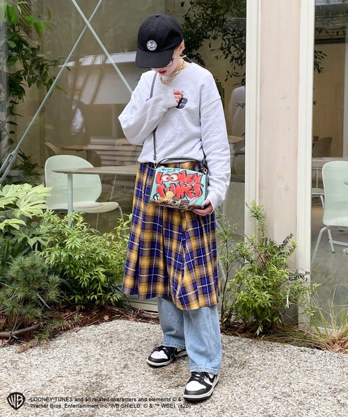 ACCOMMODE ショルダーバッグ バッグ ルーニー・テューンズ