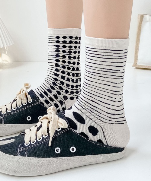 そそそ様 Fun & Daily 靴下 F＆D : アシンメトリーレトロドット＆ライン タビ