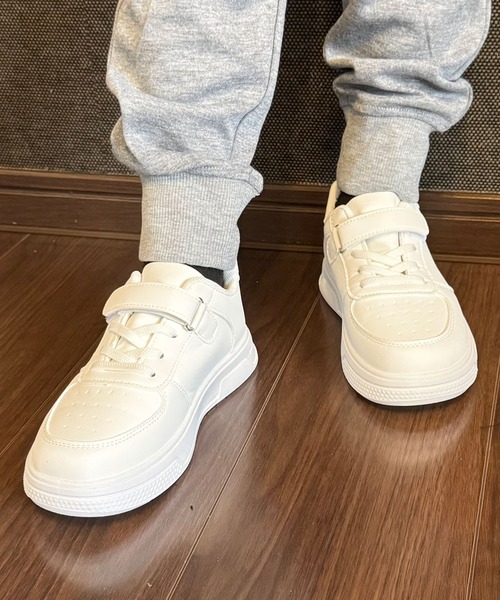 あーりぃさま専用☆SANGACIO ホワイト スニーカー ベルクロ 中古・古着通販】Sangacio (サンガッチョ) ベルクロスニーカー