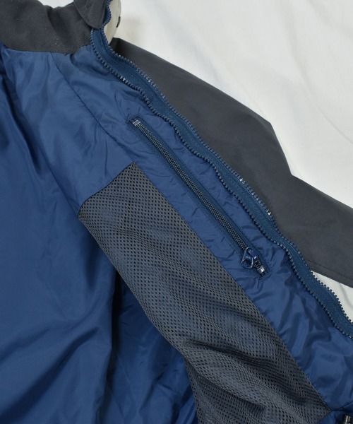 Columbia（コロンビア） ナイロンジャケット 「ヴィンテージ古着」Y2K