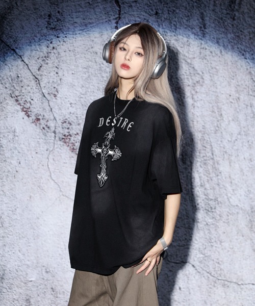 EFFECTION tシャツ // spray painting cross logo embroidery