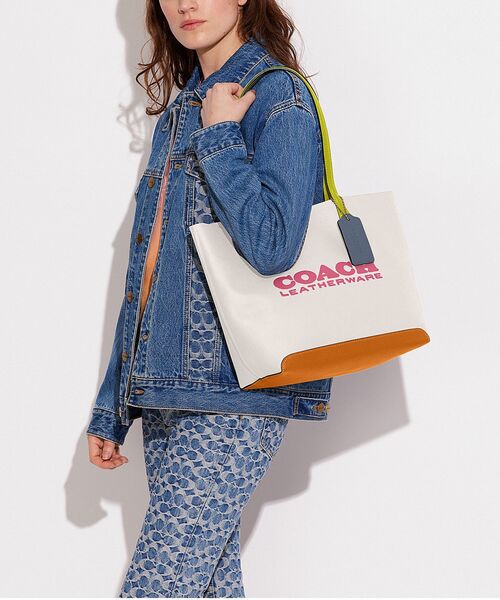 COACH（コーチ） トートバッグ ONE ホワイト系その他 レディース