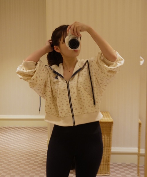 jumelle（ジュメロ） パーカー 花柄ステッチフーディー レディース