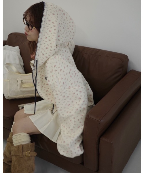 jumelle（ジュメロ） パーカー 花柄ステッチフーディー レディース