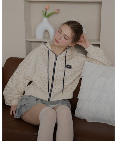 jumelle（ジュメロ） パーカー 花柄ステッチフーディー レディース