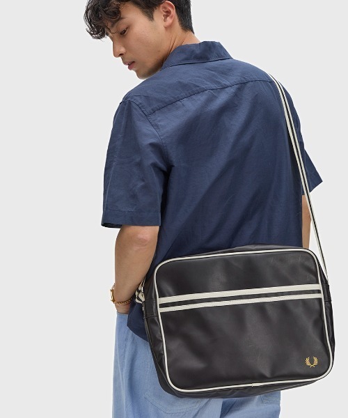 フレッドペリー　クラシックサイドバッグ FRED PERRY（フレッドペリー） ショルダーバッグ Classic Side Bag