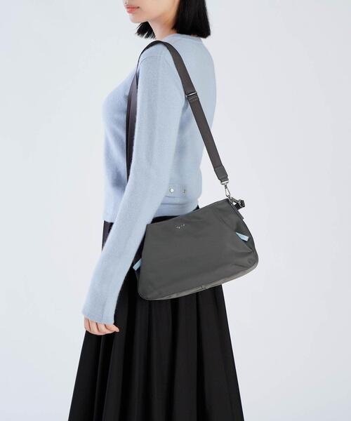 ✨極美品✨アニエスベー　2way ショルダーバッグ　ナイロン　ネイビー ナイロン 2way ショルダーバッグ （OAS14－02