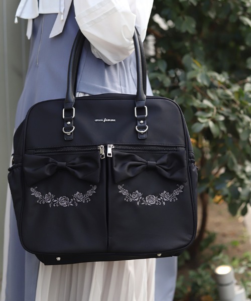 値下げ！新品　格安　OKAJIMA 刺繍入り黒ボストンバッグ axes femme（アクシーズ ファム） ボストンバッグ 撥水ナイロンW