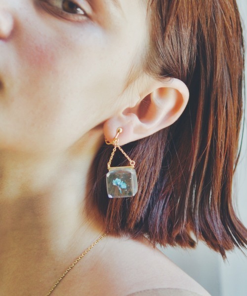 rehacer（レアセル） イヤリング : Flower Cube Earrings Made in