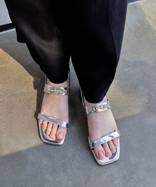 CHARLES & KEITH メタリックアクセントサンダル CHARLES & KEITH メタリックアクセント ブロックヒールサンダル