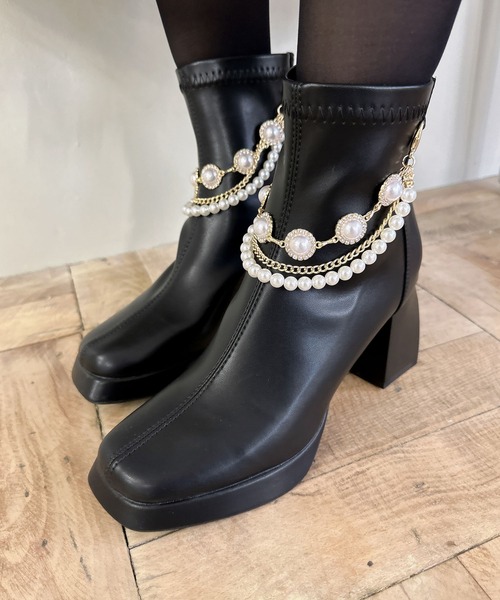 クチュールバイロジータ ブーツ ビジューチェーン付きショートブーツ