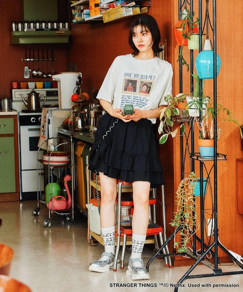 niko and… tシャツ 「STRANGER THINGS」コラボ ポスター風