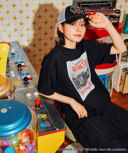niko and… tシャツ 「STRANGER THINGS」コラボ ポスター風