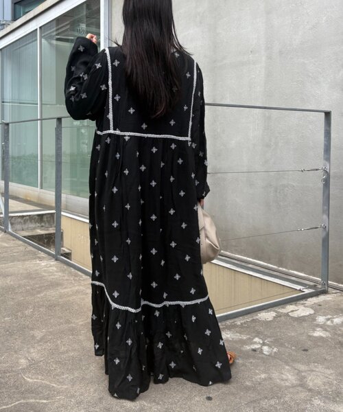 【新品】CIAOPANICTYPY【india】カラフル刺繍ワンピース　完売品 新品】CIAOPANICTYPY【india】カラフル刺繍ワンピース 完売品