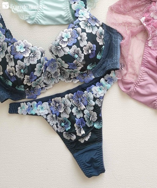 ティール 花柄刺繍 ヒップハング下着 fran de lingerie（フランデランジェリー） ショーツ 可憐な花びら刺繍