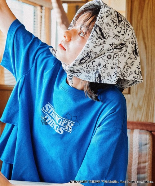 tシャツ 「STRANGER THINGS」コラボ サイドフリルTシャツ レディース