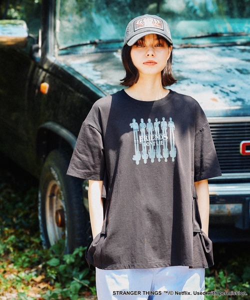 nikoand stranger thingsコラボ　フリル袖Tシャツ Fサイズ セール】【STRANGER THINGS】コラボ サイドフリルTシャツ（T