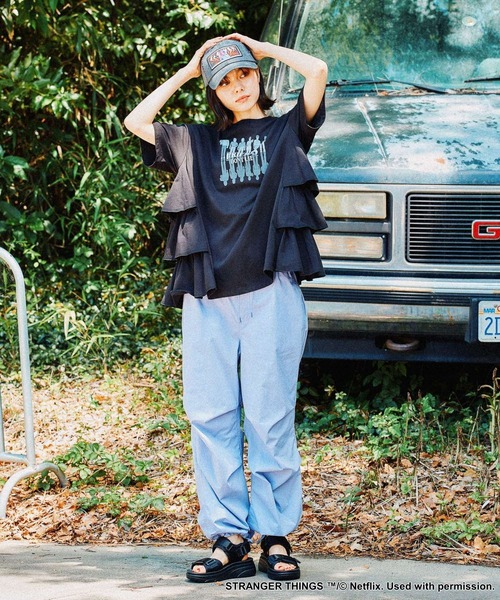 niko and… tシャツ 「STRANGER THINGS」コラボ サイドフリルT