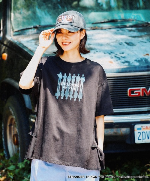 niko and… tシャツ 「STRANGER THINGS」コラボ サイドフリルT