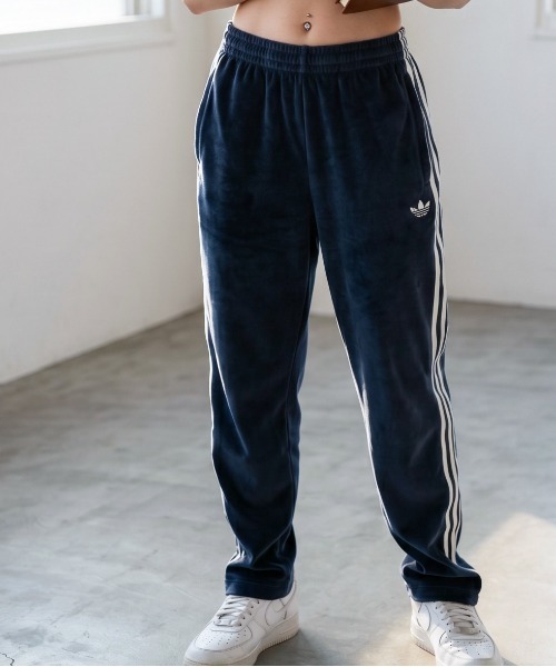 adidas（アディダス） パンツ アディカラー ベロア スーパースター