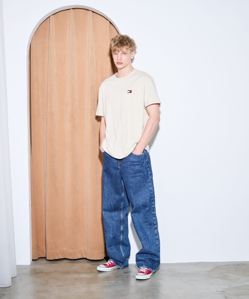 【送料込】 Jeans_レギュラーウォッシュドバッジロゴT TOMMY JEANS tシャツ 「オンライン限定」レギュラーバッジT