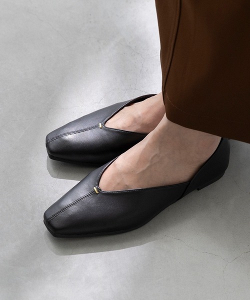 welleg パンプス 「 極やわ 」Vカット ゴールドアクセント