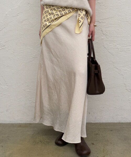 「LOUNGEDRESS」 ロングスカート MEDIUM アイボリー レディースの画像